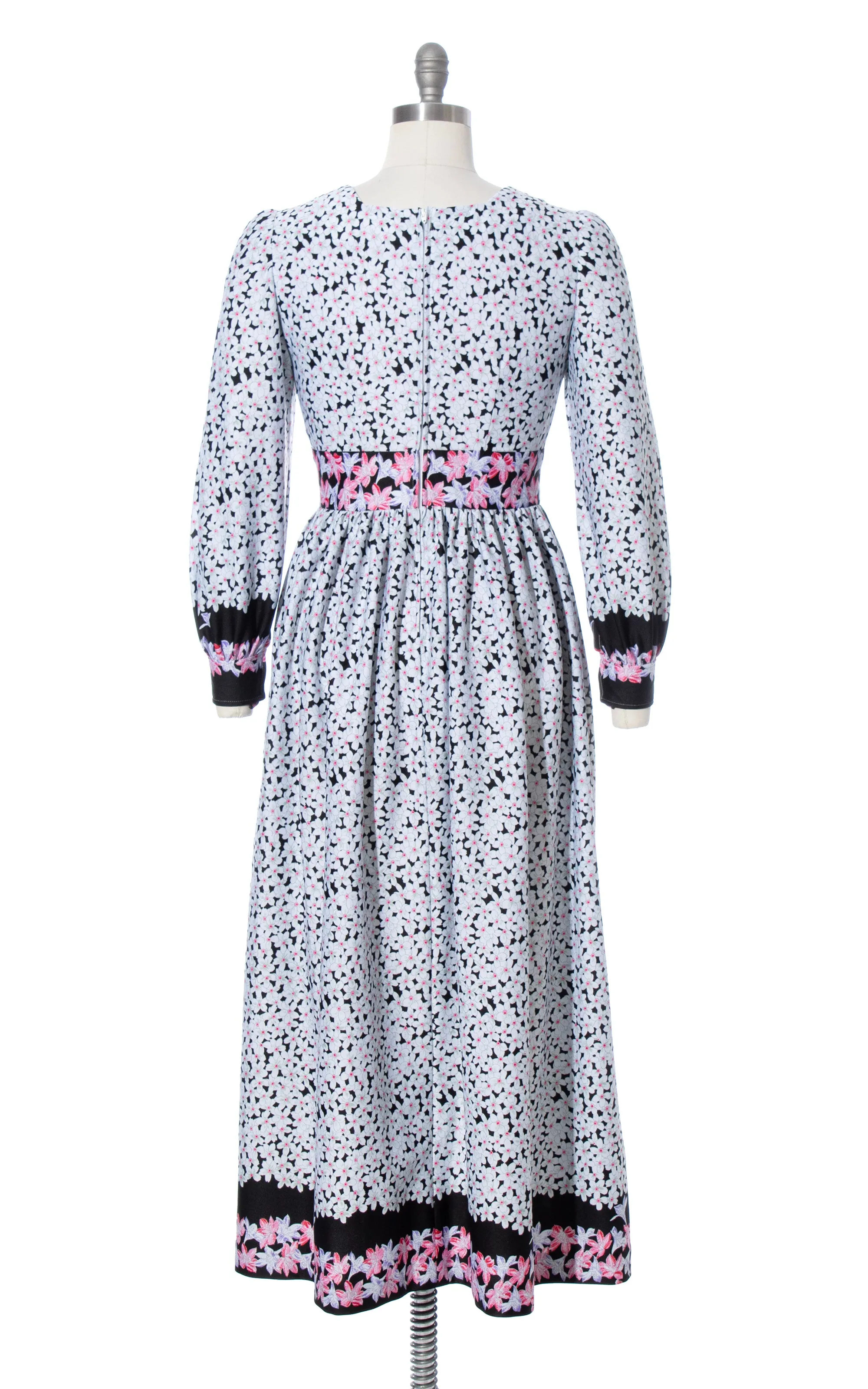 1970s Floral Border Print Maxi Dress | small/medium