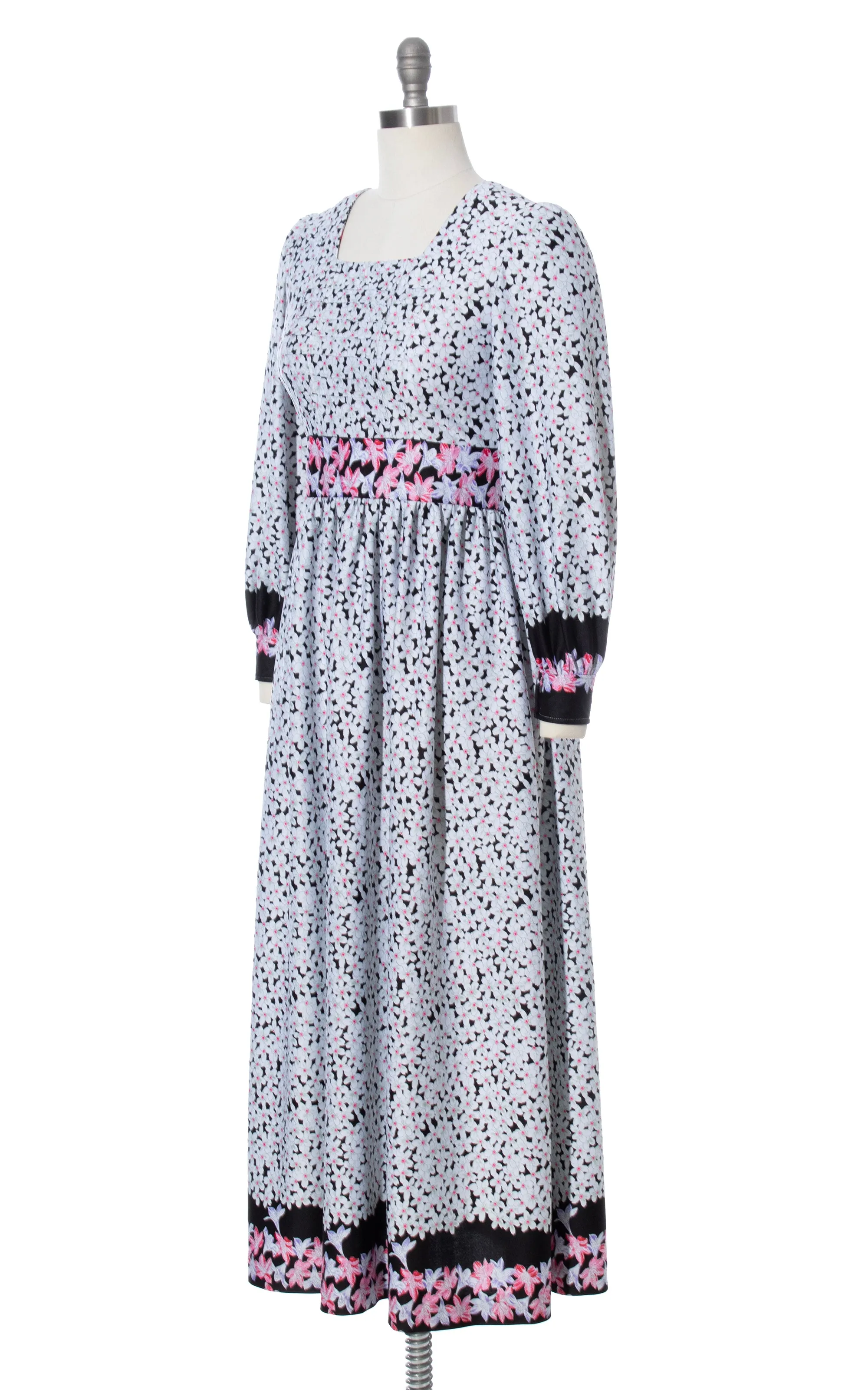 1970s Floral Border Print Maxi Dress | small/medium