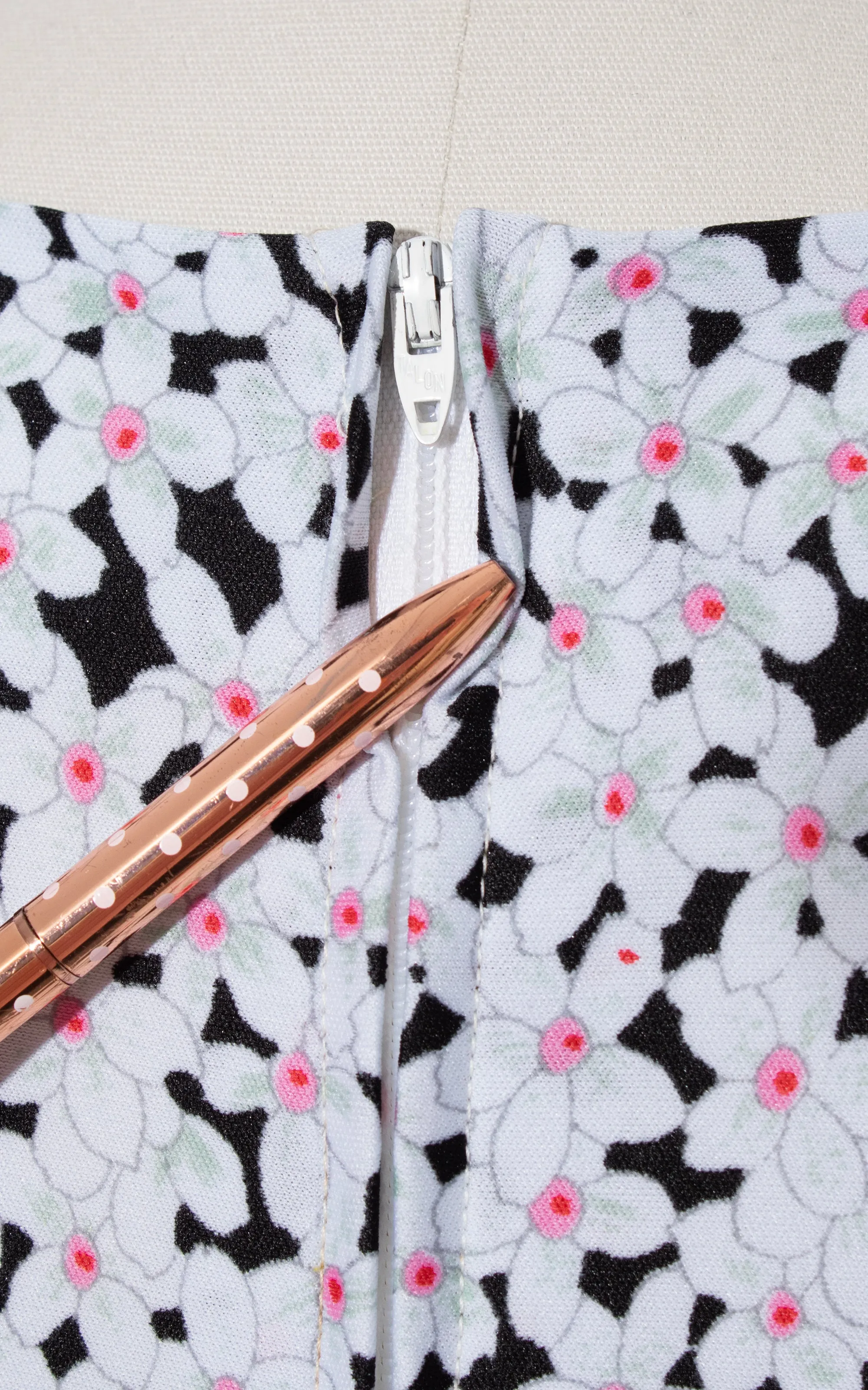 1970s Floral Border Print Maxi Dress | small/medium