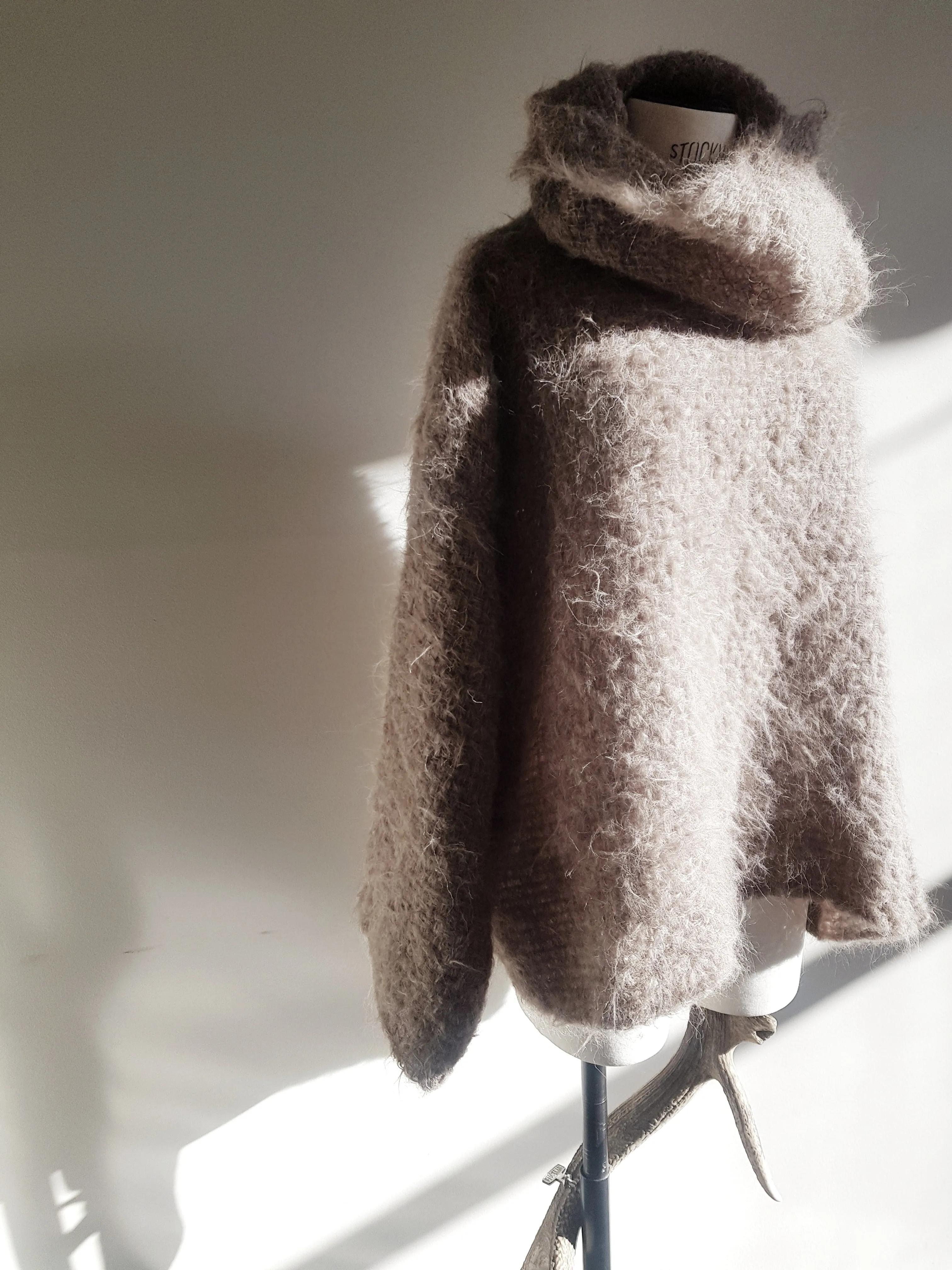 Amano Alpaca handloom sweater with detachable collar