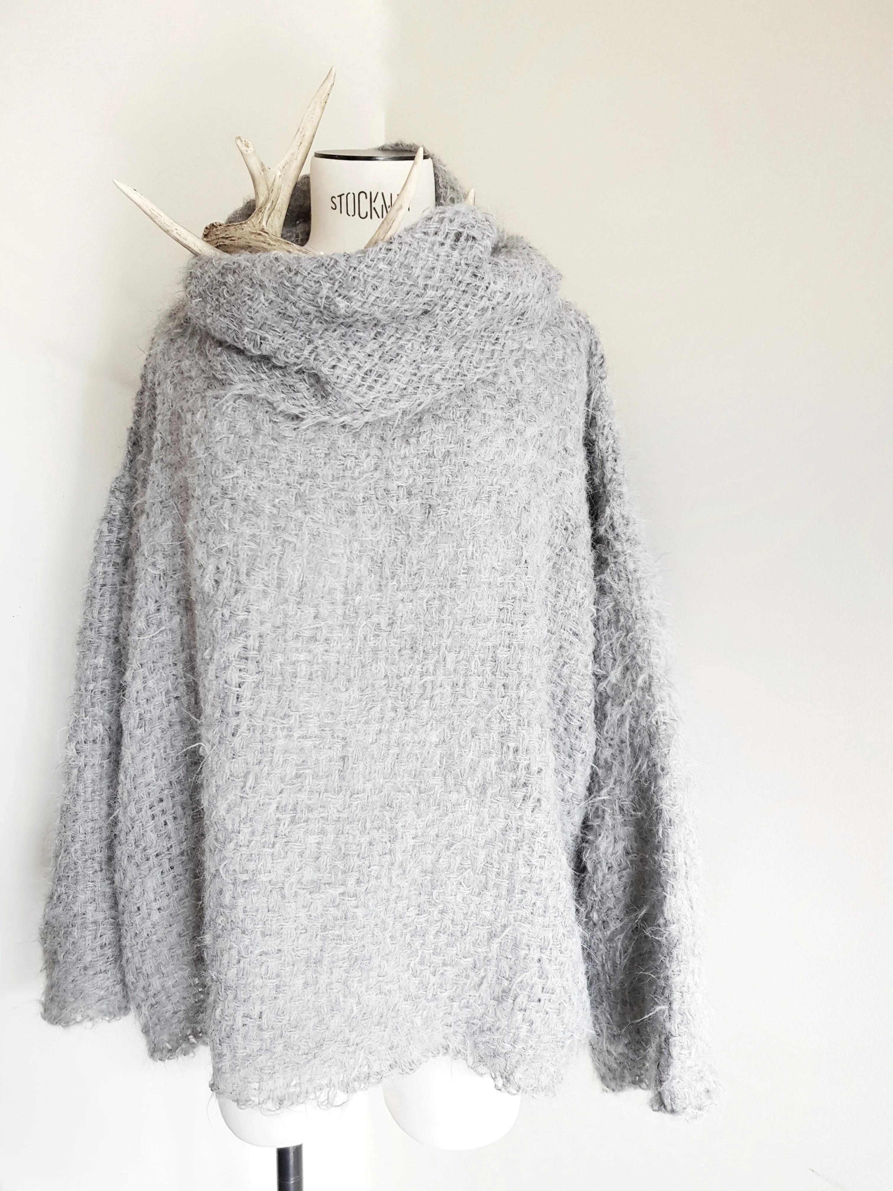 Amano Alpaca handloom sweater with detachable collar