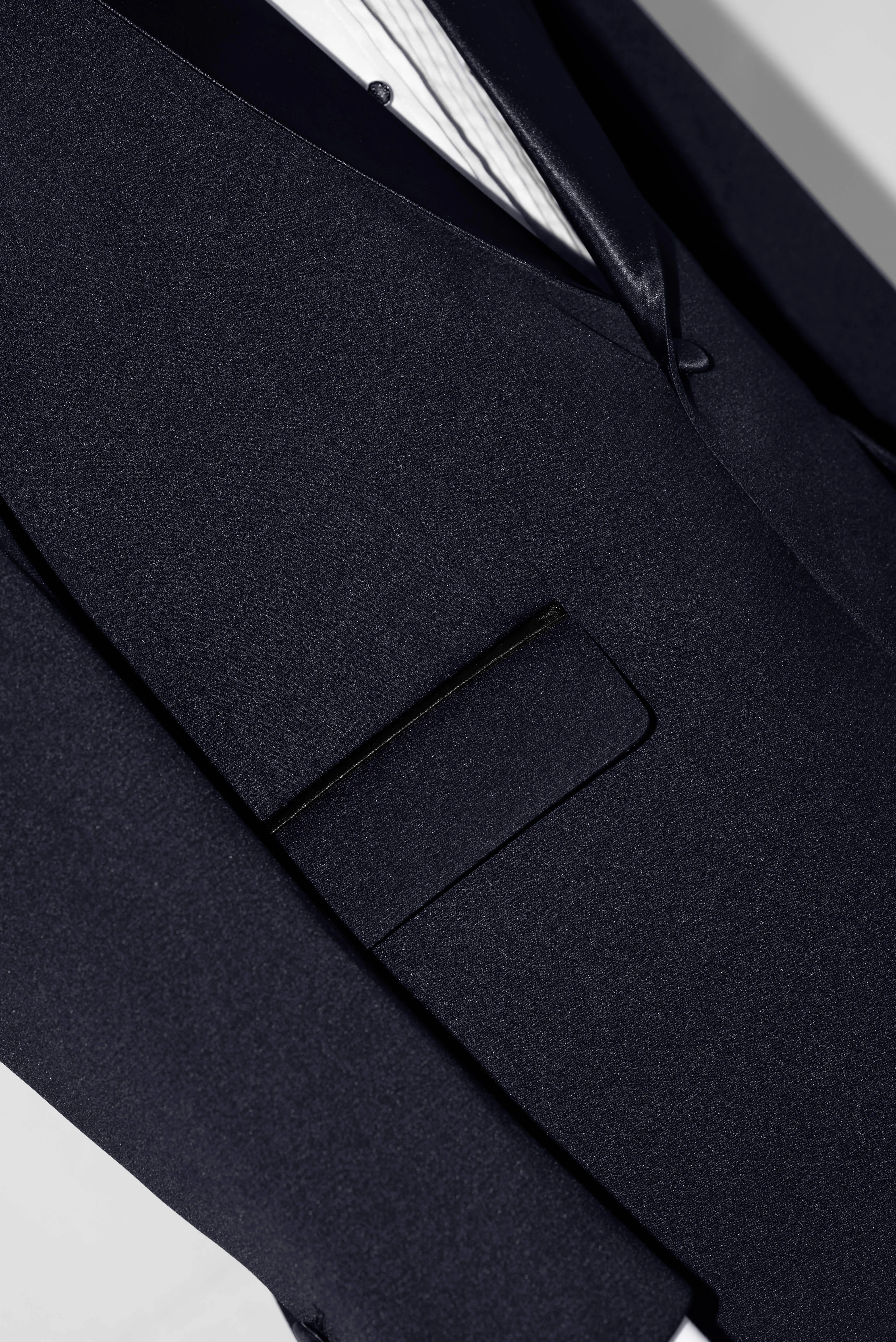 SHAWL LAPEL CLASSIC NAVY BLUE SLIM FIT TUXEDO SUIT FOR MEN